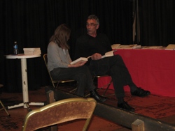 Lecture de passages de L'Imposture d'Anne Gallet et Isabelle Flaten par Isabelle Flaten et Laurent Arnold (comédien et membre du Théâtre en Kit de Nancy)